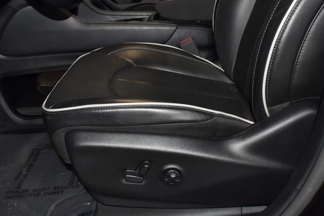 Used 2025 Chrysler Pacifica Limited image 13