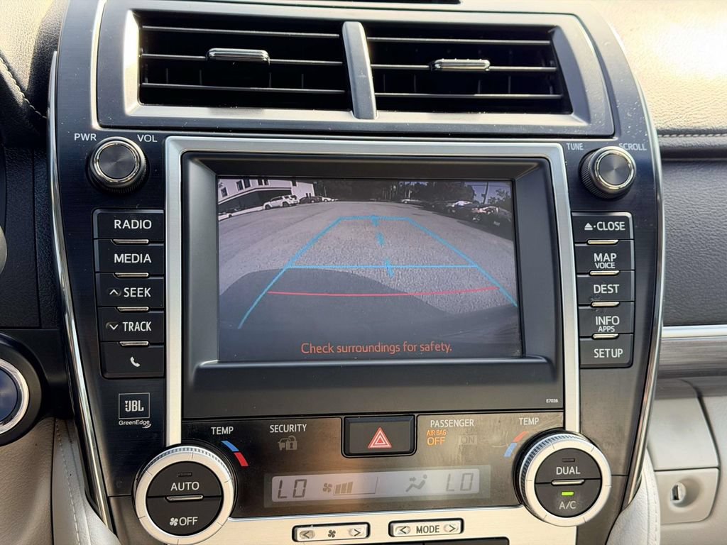 Used 2012 Toyota Camry XLE w/ Leather Pkg FWD image 4
