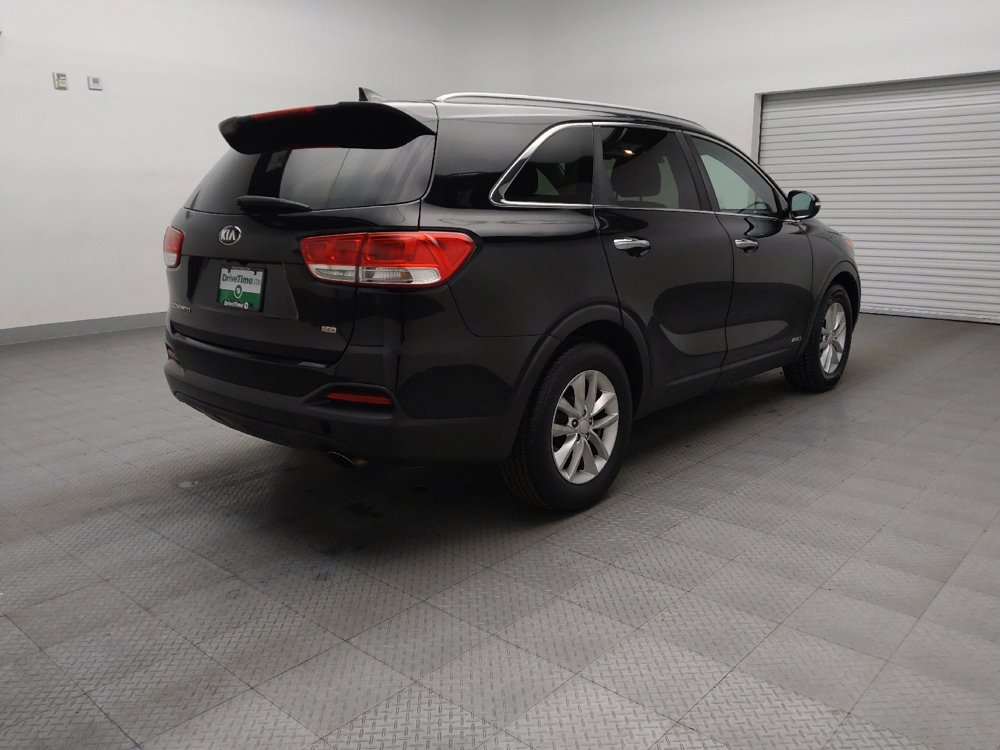 Used 2017 Kia Sorento LX w/ LX Convenience Package image 9
