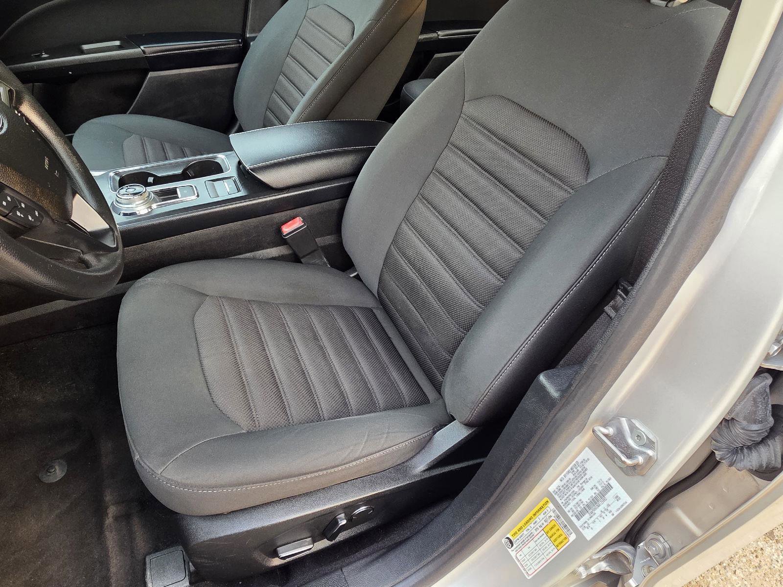 Used 2019 Ford Fusion SE image 26