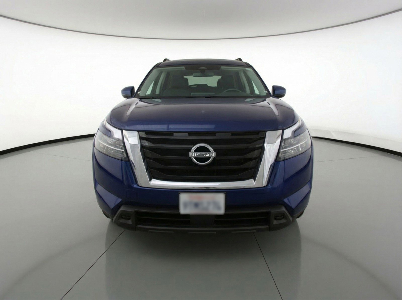 Used 2025 Nissan Pathfinder SV image 2