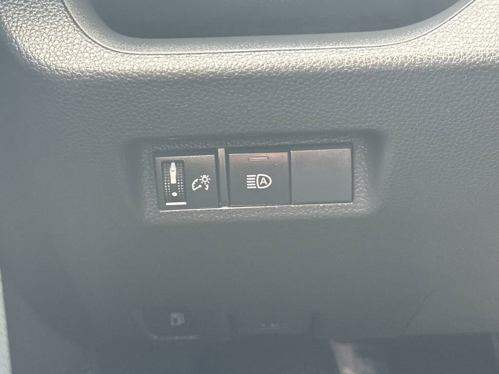 Used 2024 Toyota RAV4 LE AWD/4WD image 32