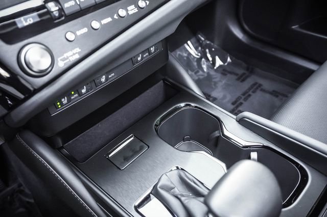Certified 2025 Lexus ES 300h w/ Premium Package image 16