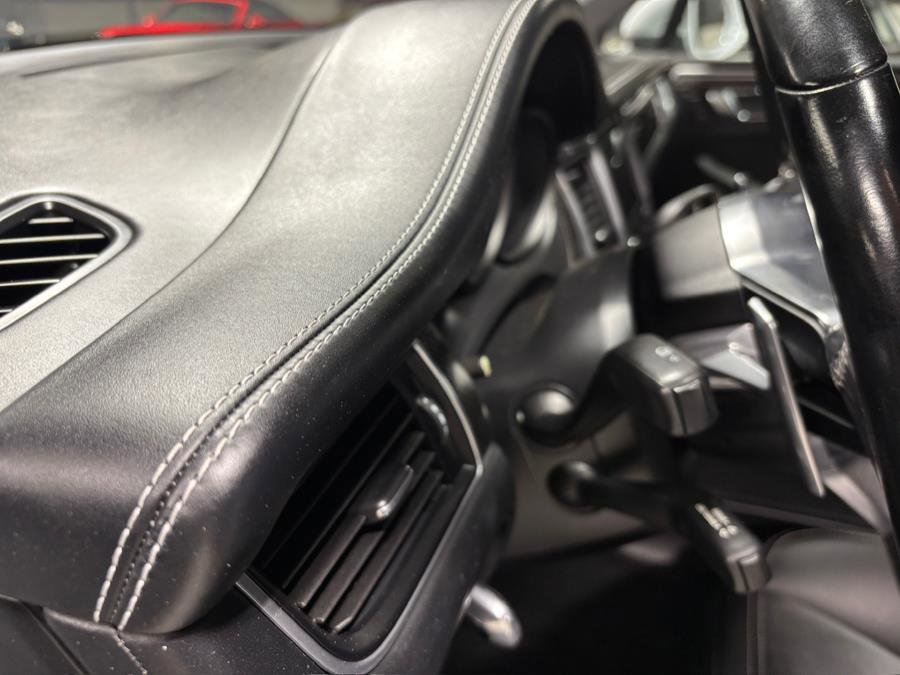 Used 2018 Porsche Macan Turbo image 21