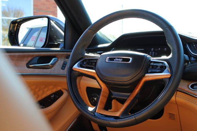 Used 2024 Jeep Grand Cherokee Summit AWD/4WD image 45