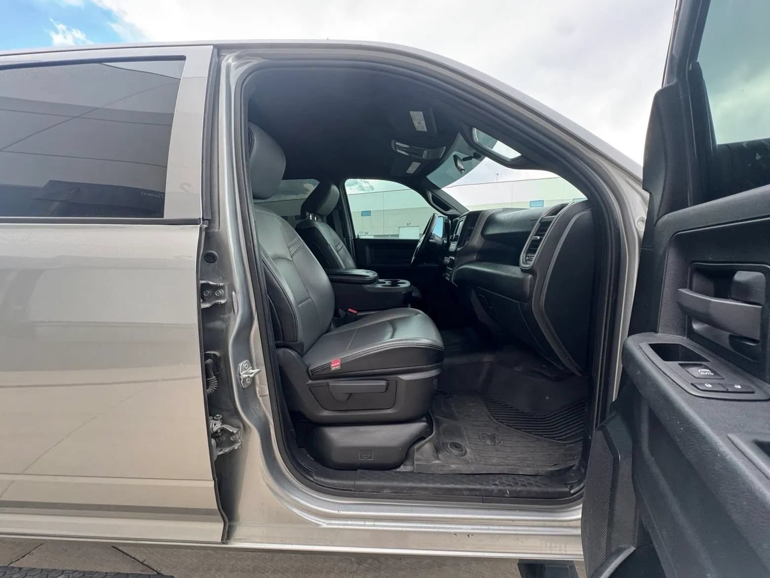Used 2022 RAM 3500 Tradesman AWD/4WD image 12