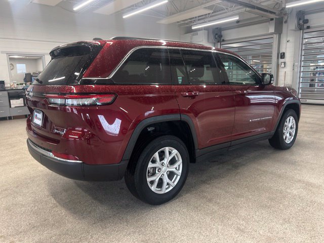 Used 2023 Jeep Grand Cherokee Limited w/ Luxury Tech Group II AWD/4WD image 5