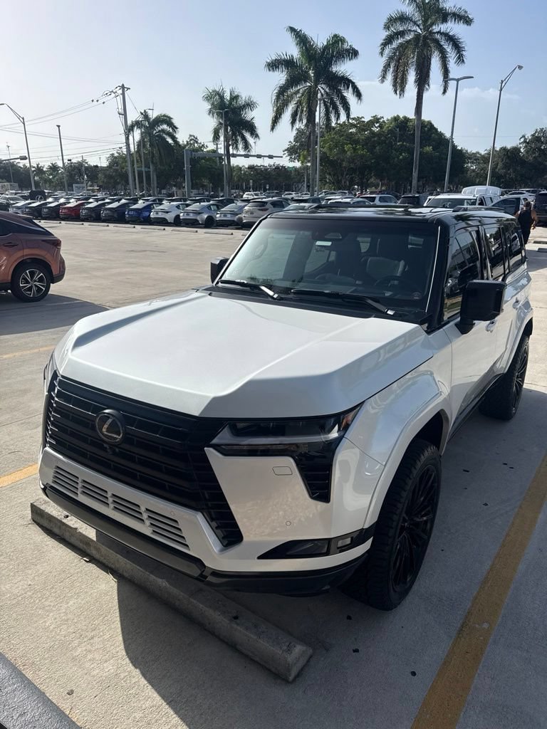 Certified 2025 Lexus GX 550 w/ Cold Area Package AWD/4WD image 4
