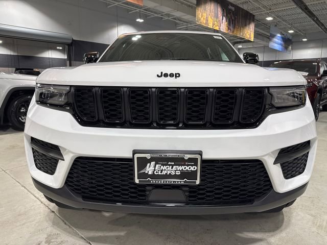 New 2025 Jeep Grand Cherokee Altitude image 2