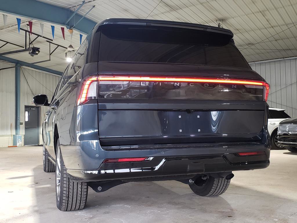 Used 2025 Lincoln Navigator L Reserve image 6