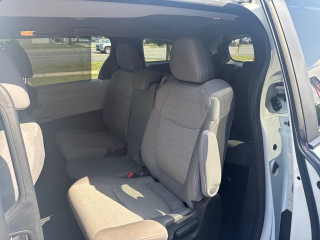Used 2025 Toyota Sienna LE FWD image 26