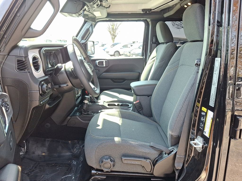 Used 2025 Jeep Wrangler Unlimited Sahara image 13