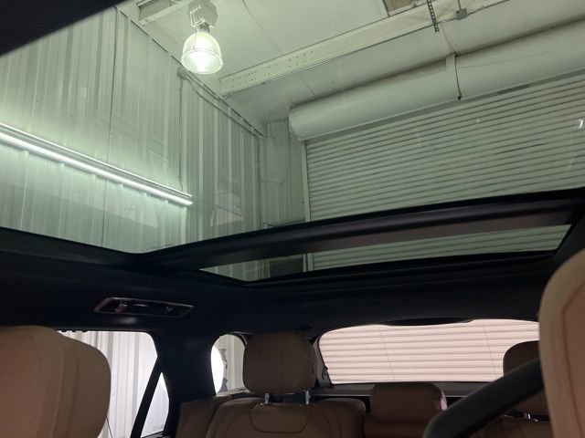 Used 2025 Land Rover Range Rover Sport SE image 36
