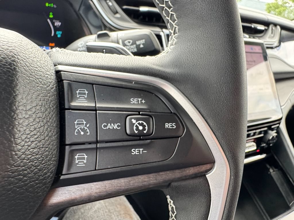 Used 2022 Jeep Grand Cherokee Limited 4xe w/ Luxury Tech Group II AWD/4WD image 32