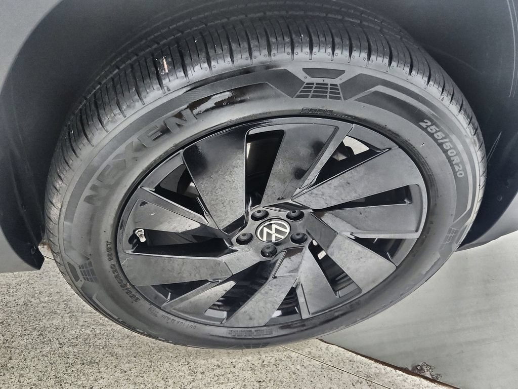 Used 2025 Volkswagen Atlas Cross Sport SE AWD/4WD image 36