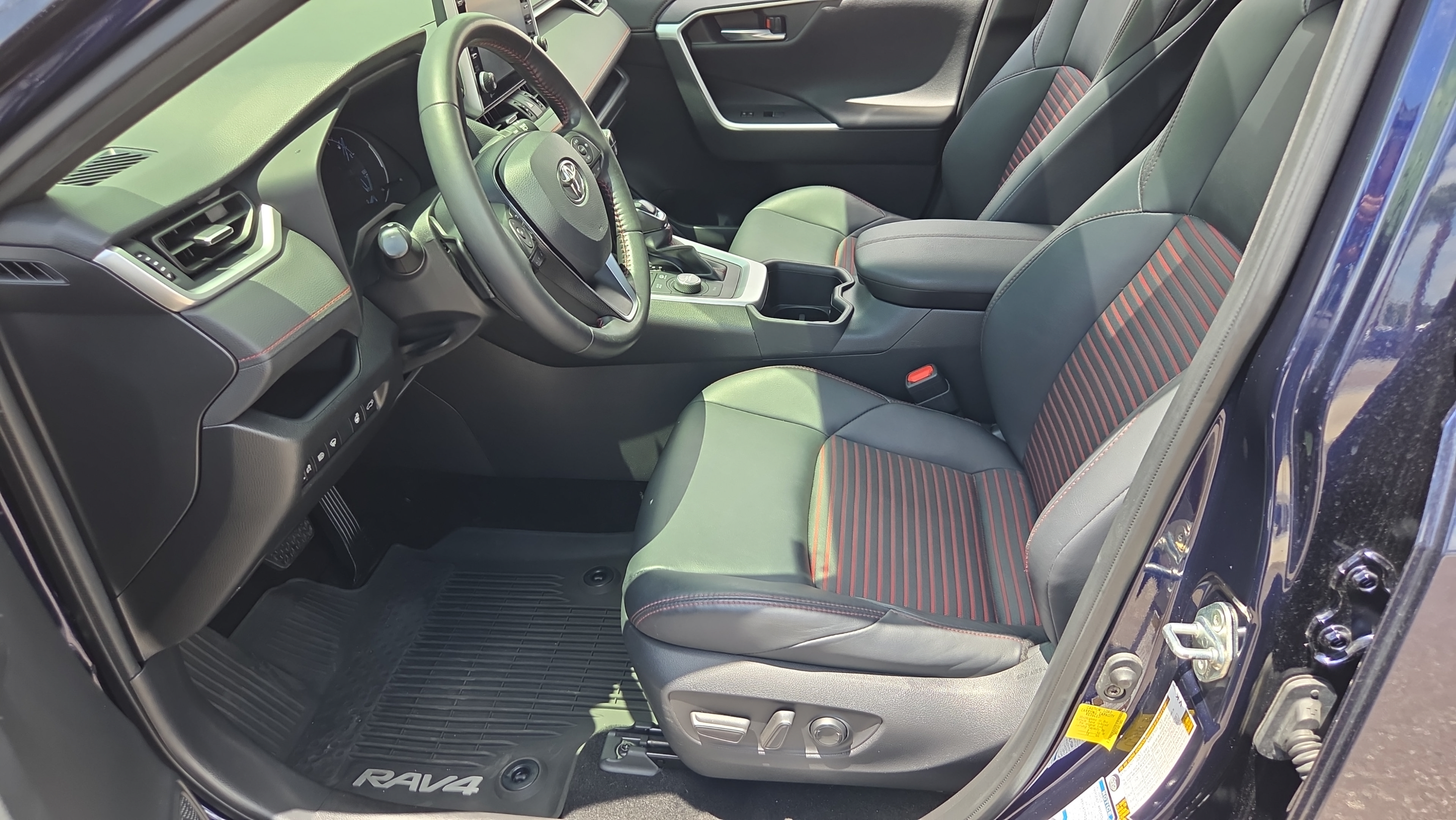 Certified 2022 Toyota RAV4 XSE w/ Weather Package AWD/4WD image 9