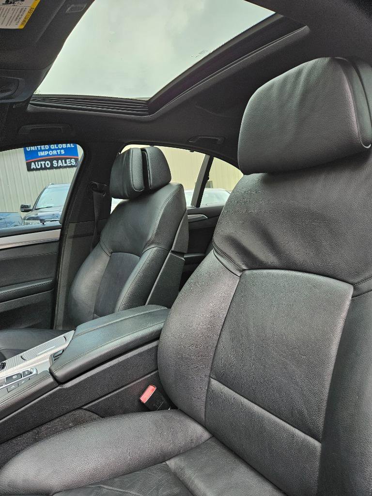 Used 2013 BMW 550i xDrive Sedan AWD/4WD image 19