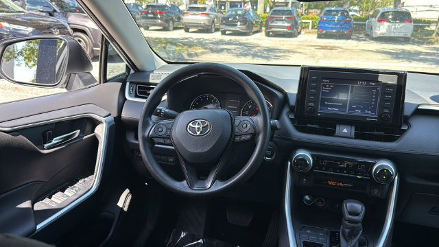 Used 2022 Toyota RAV4 XLE FWD image 15