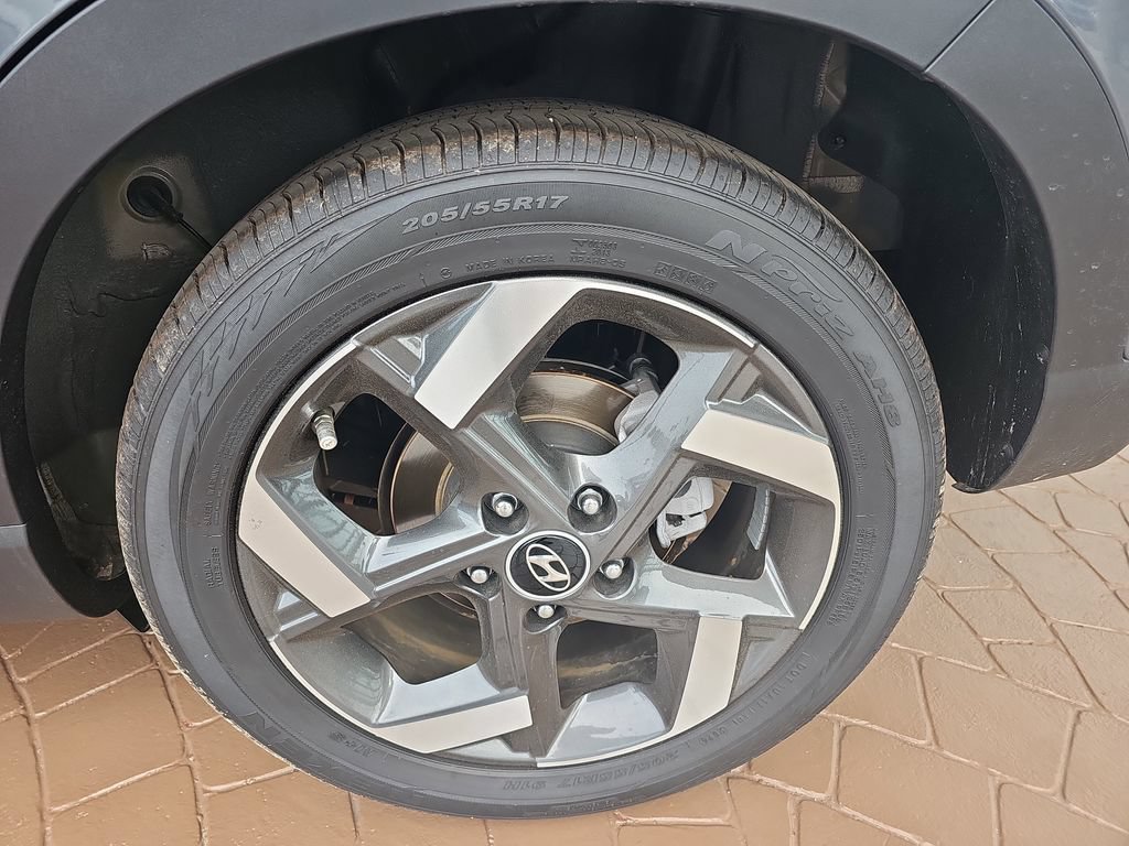Certified 2026 Hyundai Venue SEL FWD image 35