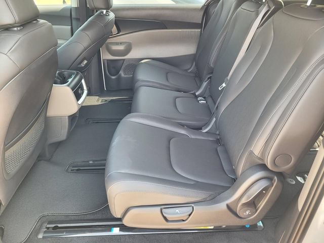New 2027 Kia Carnival FWD image 12