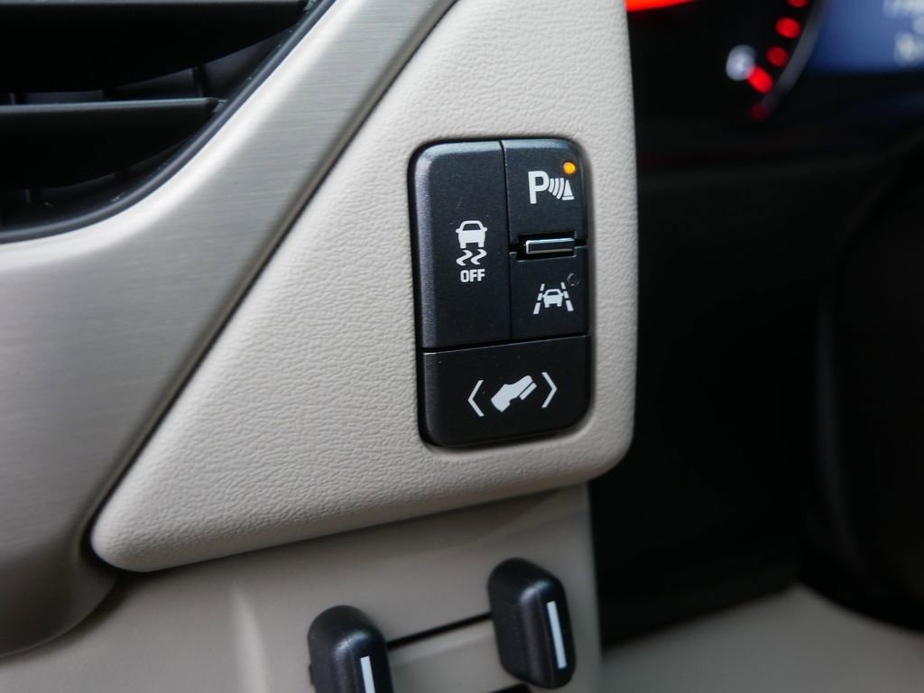 Used 2016 GMC Yukon XL Denali w/ Open Road Package image 17