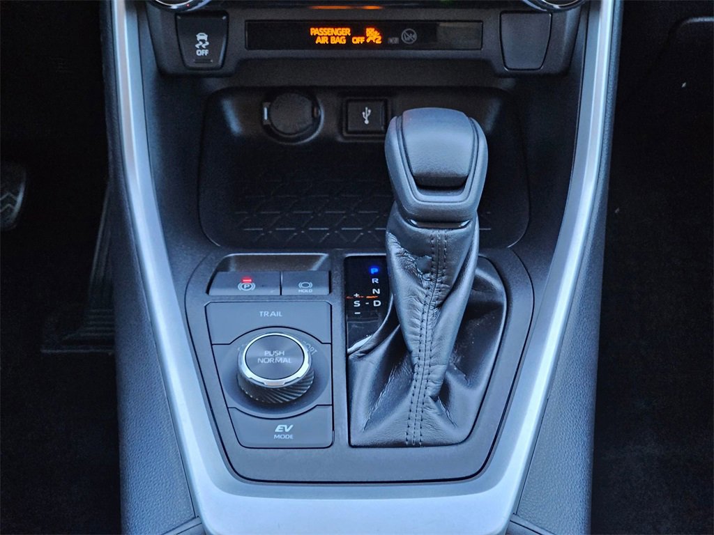 Used 2021 Toyota RAV4 XLE image 20