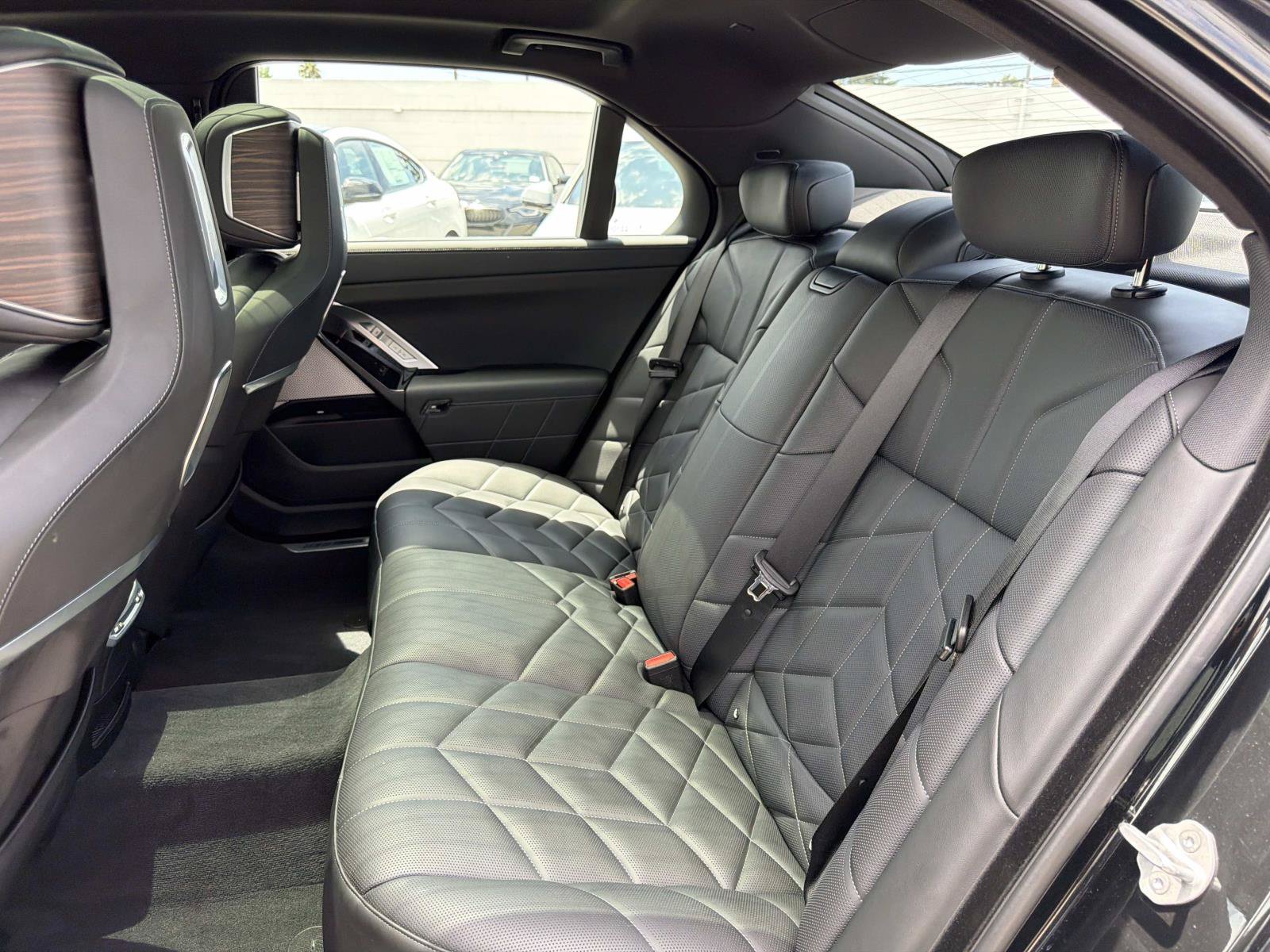 Used 2026 BMW 750e xDrive AWD/4WD image 12