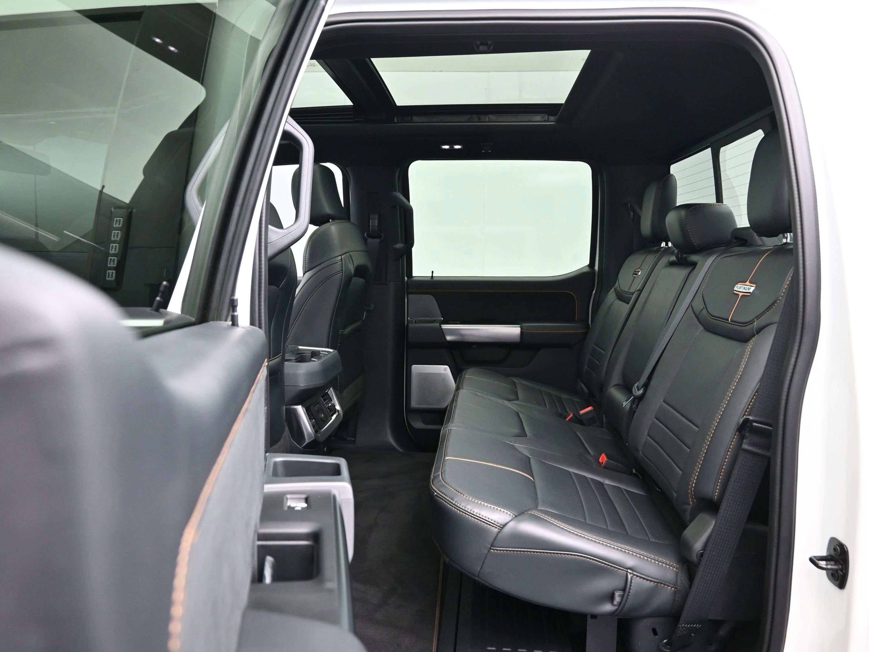 Used 2024 Ford F250 Platinum w/ Tremor Off-Road Package image 11