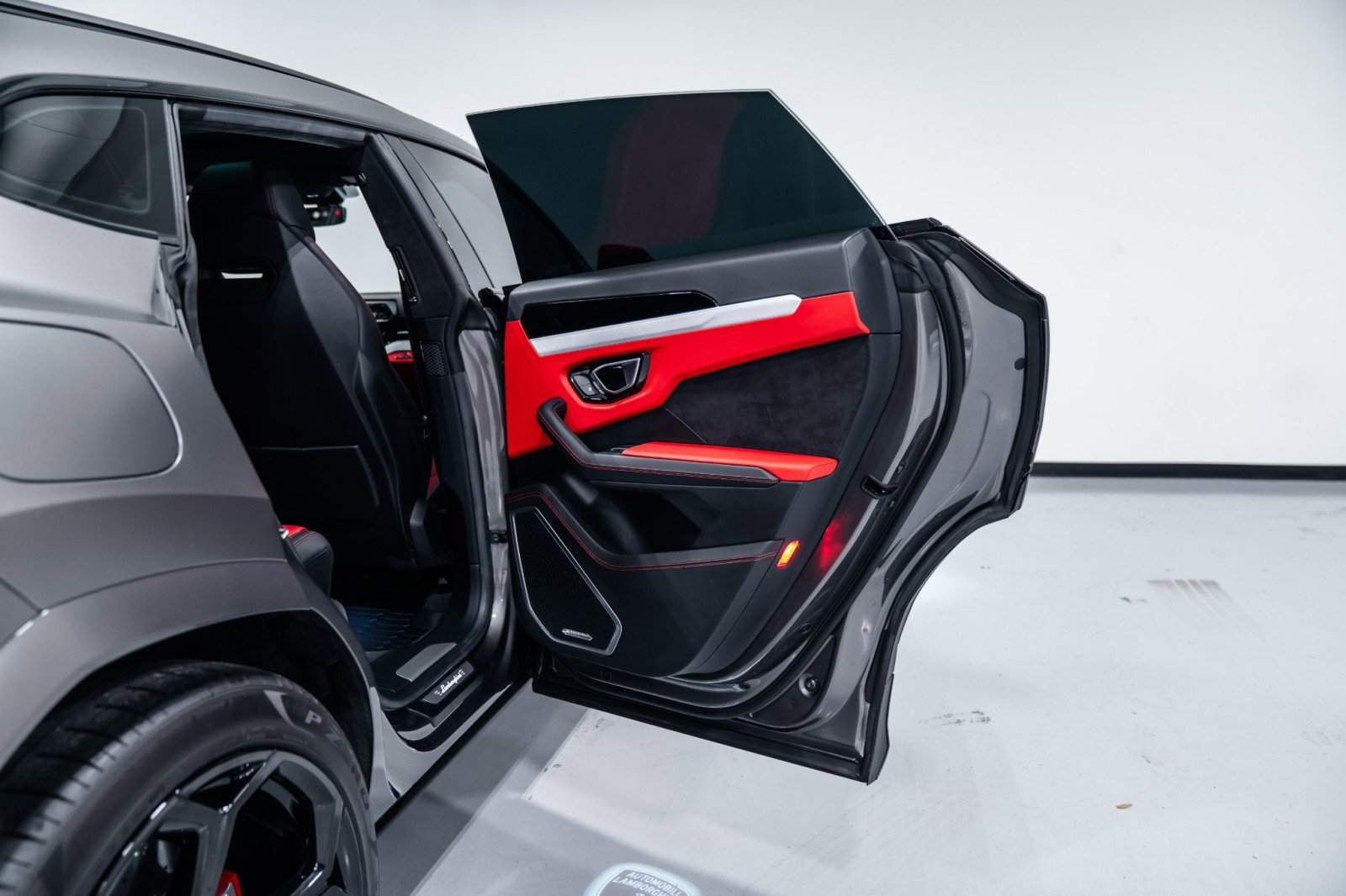 Used 2021 Lamborghini Urus image 27