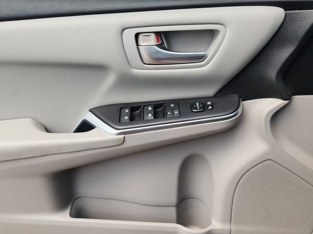 Used 2015 Toyota Camry LE FWD image 17