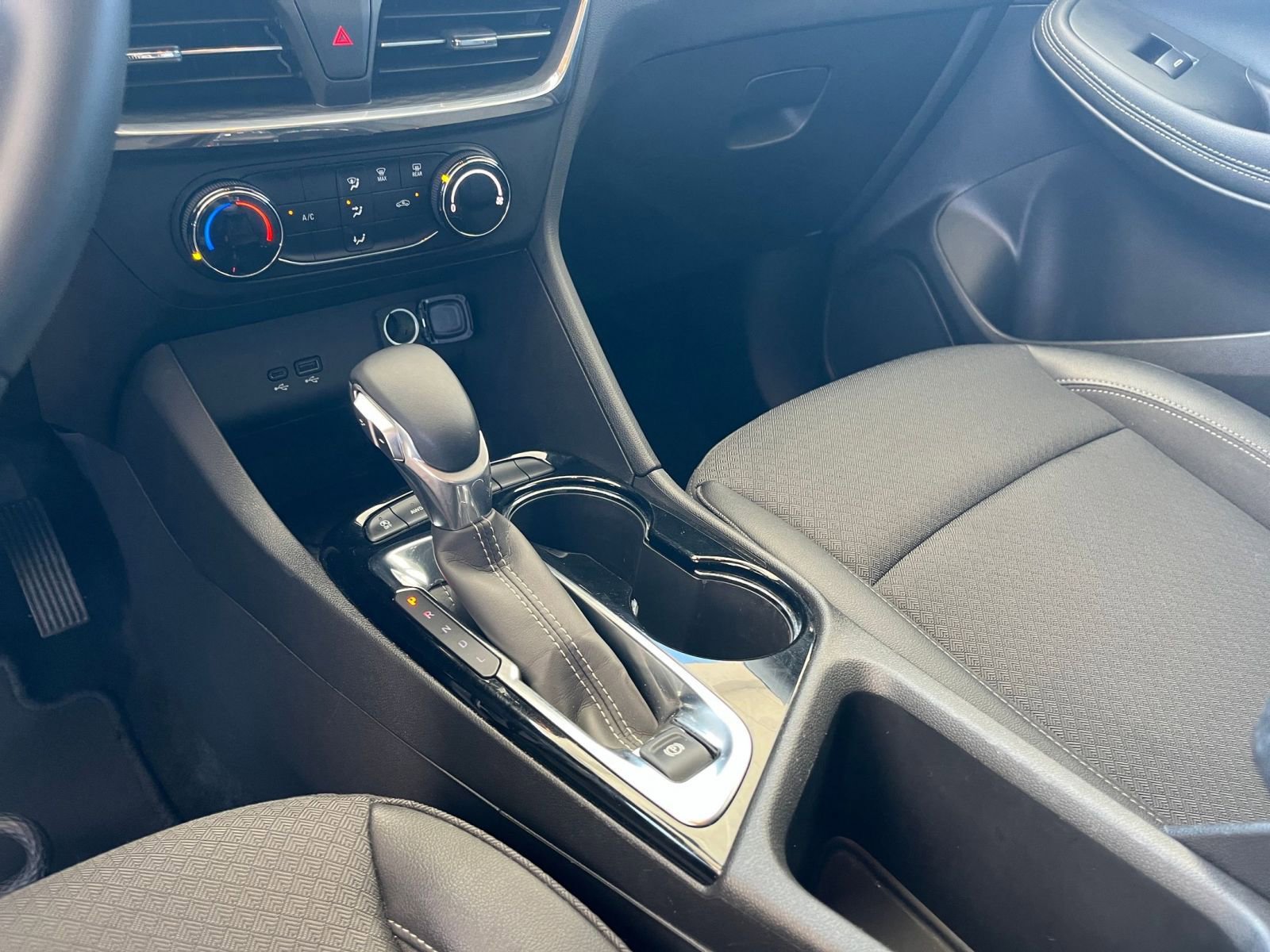 Used 2025 Buick Encore GX Preferred image 40