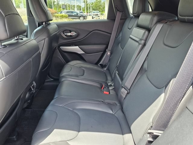 Used 2018 Jeep Cherokee Overland w/ Technology Group AWD/4WD image 19