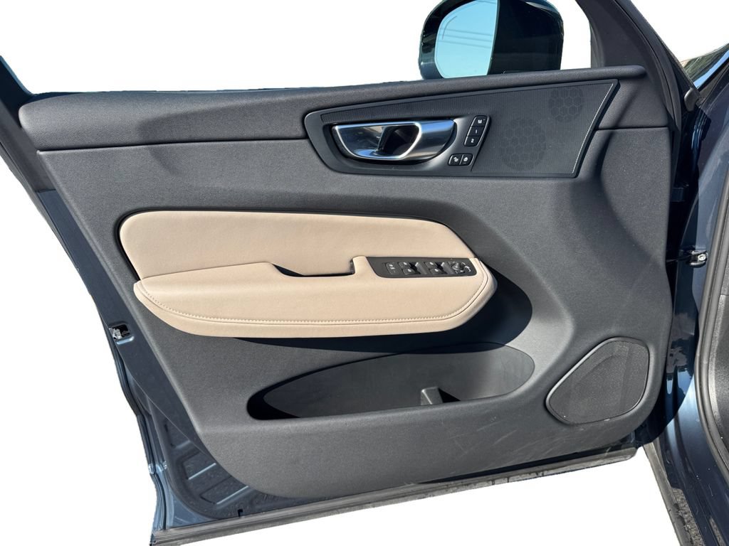 Certified 2026 Volvo XC60 B5 Plus AWD/4WD image 9