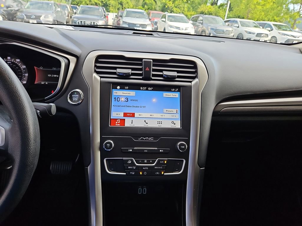 Used 2019 Ford Fusion SE FWD image 16