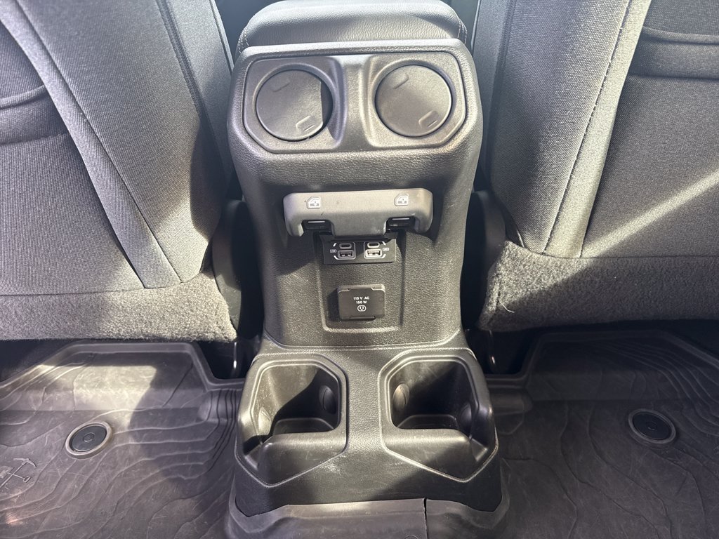 Used 2024 Jeep Wrangler Unlimited Sahara AWD/4WD image 12