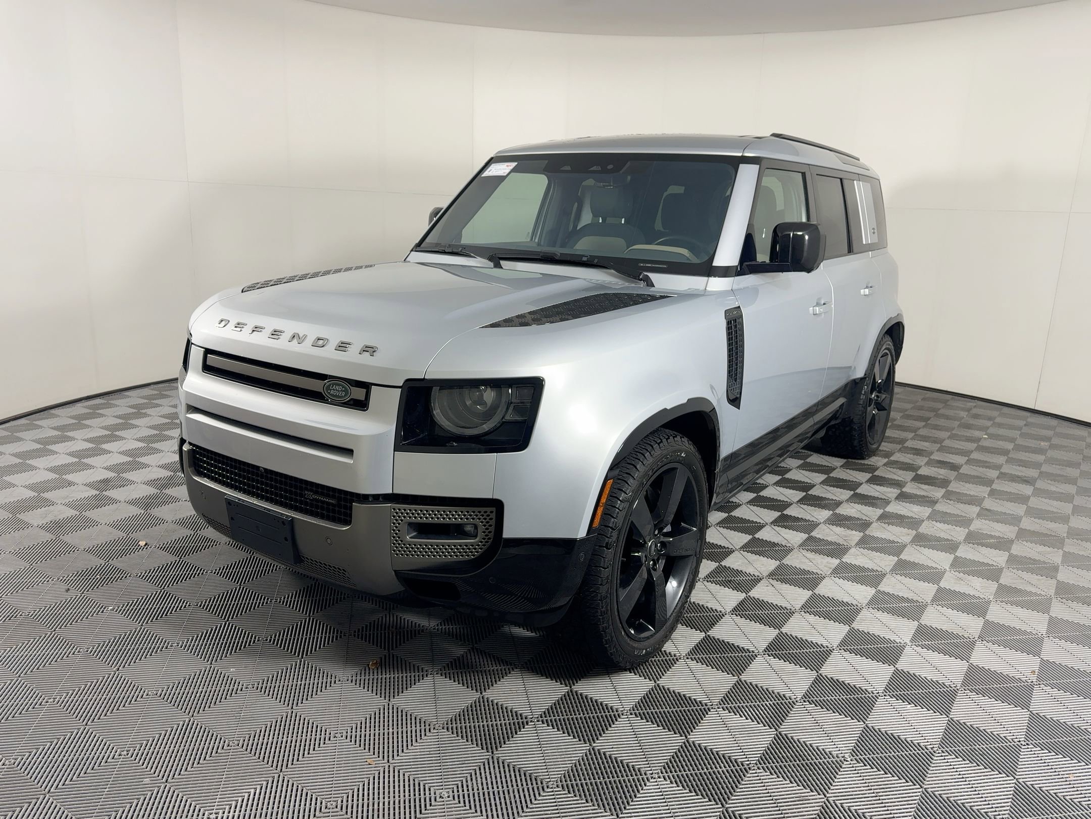 Used 2022 Land Rover Defender 110 X-Dynamic SE image 1