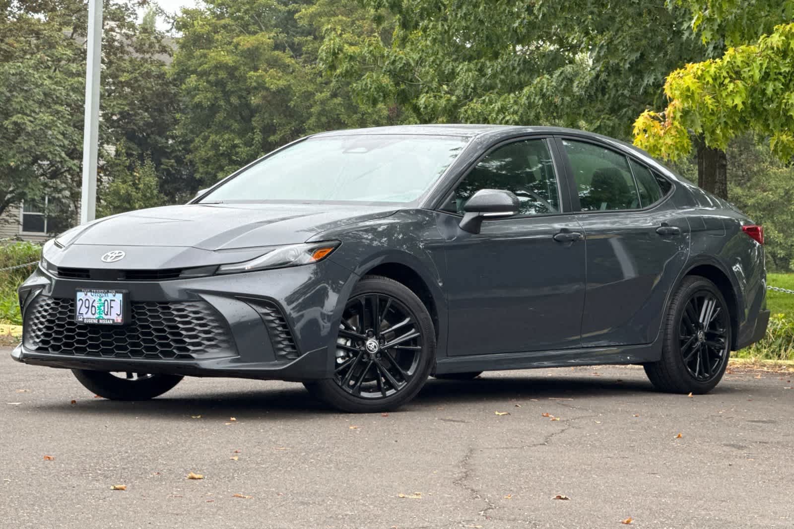Used 2025 Toyota Camry SE AWD/4WD image 1