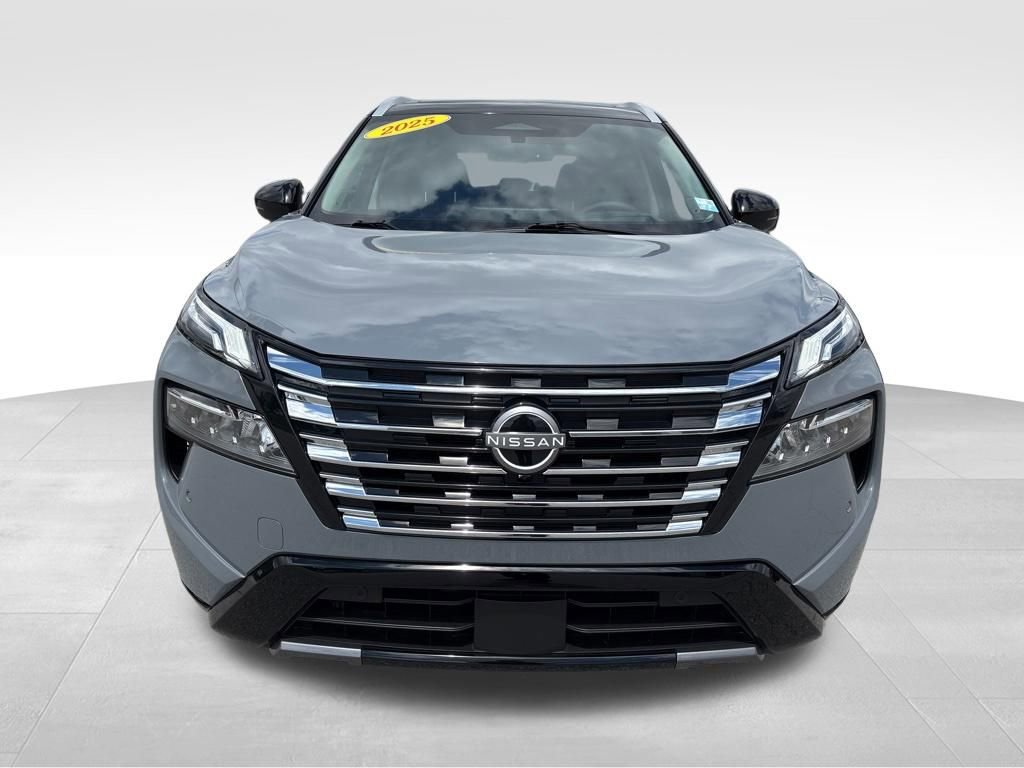 Used 2025 Nissan Rogue Platinum w/ Tech Package FWD image 2