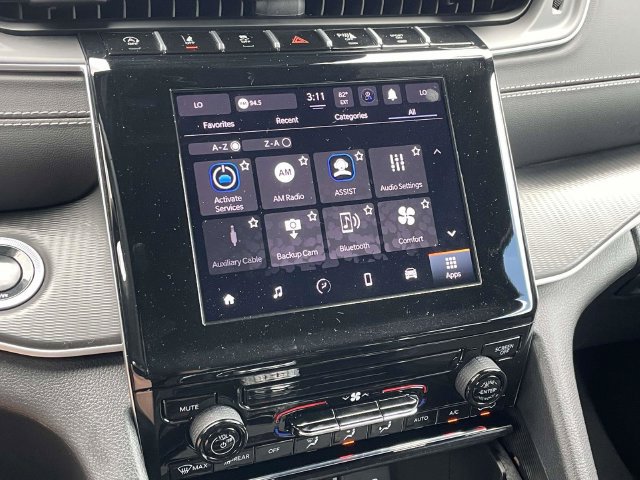 Used 2024 Jeep Grand Cherokee Laredo AWD/4WD image 7