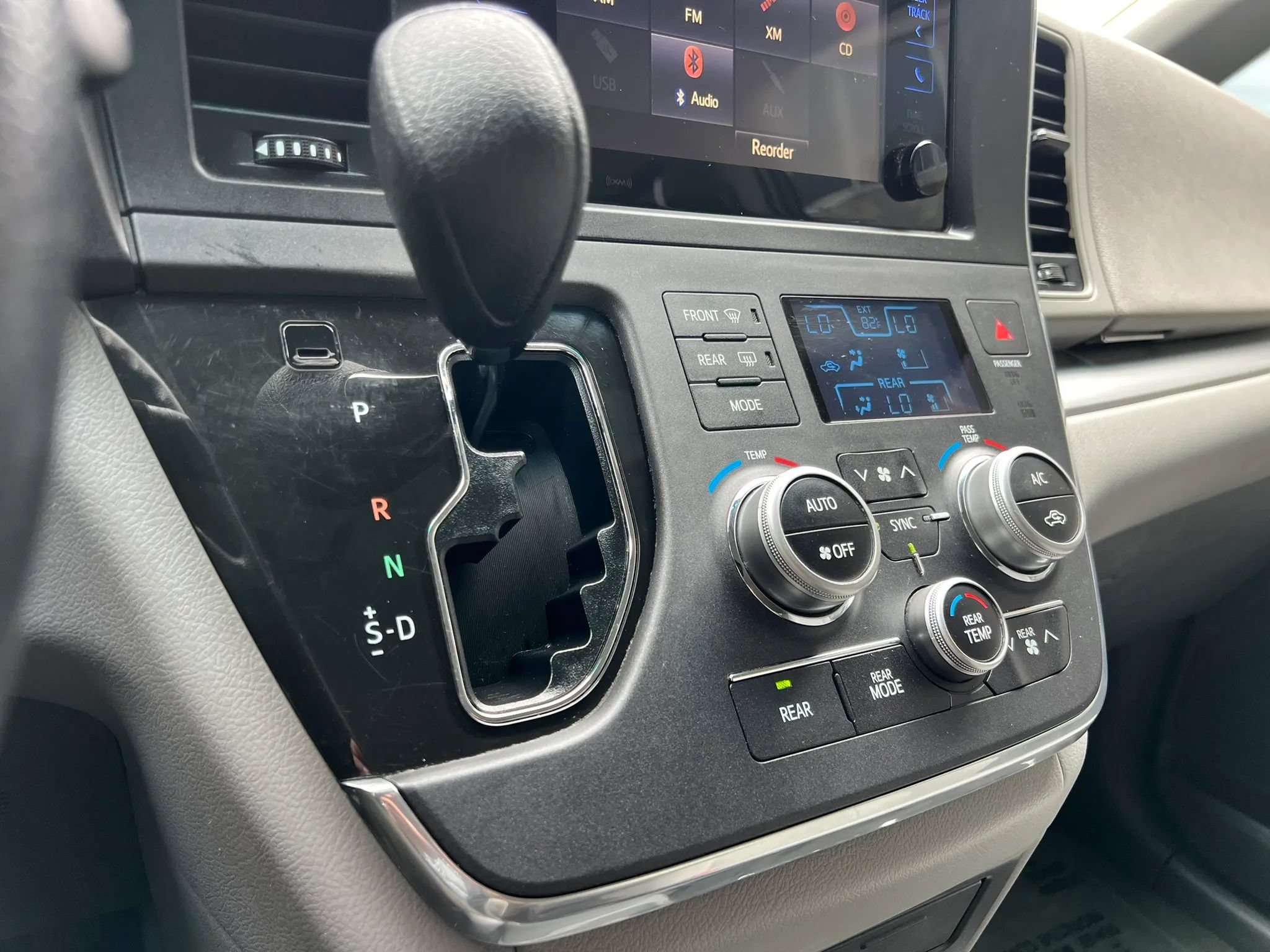 Used 2017 Toyota Sienna LE w/ Protection Package AWD/4WD image 29