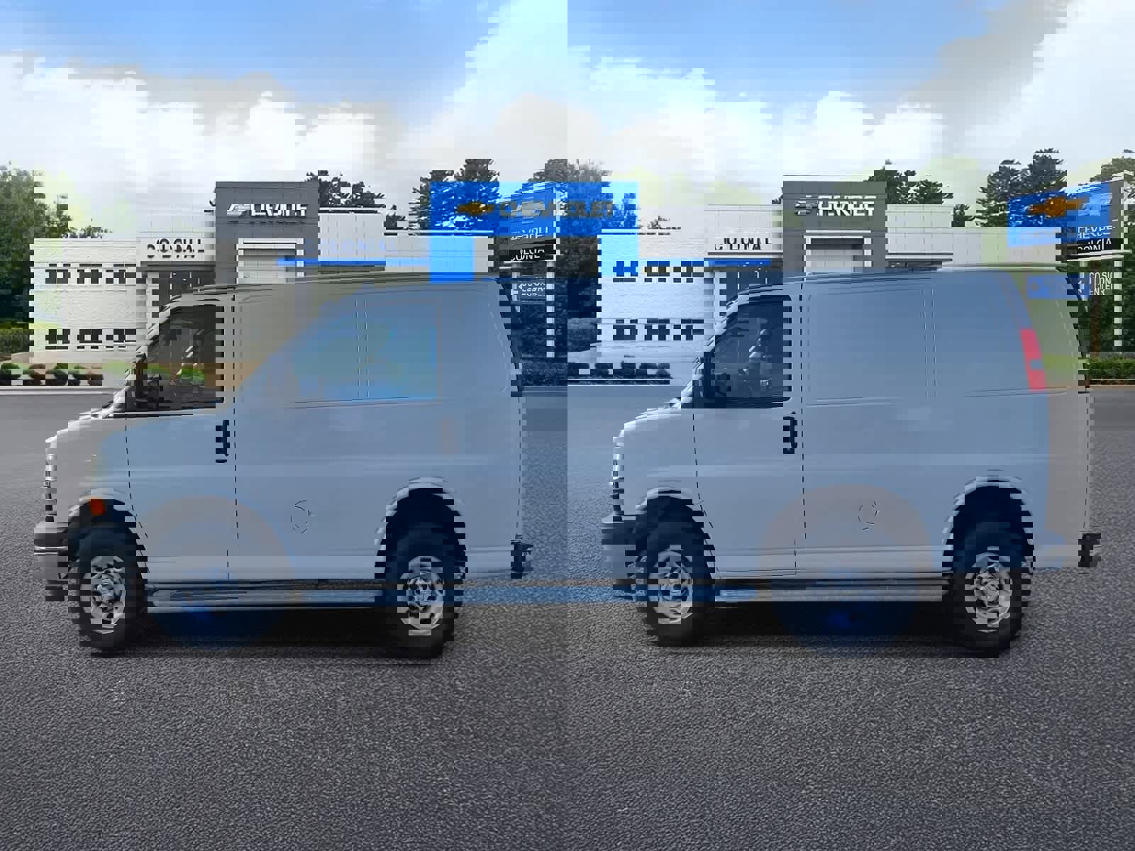 Used 2023 Chevrolet Express 2500 w/ Driver Convenience Package image 6