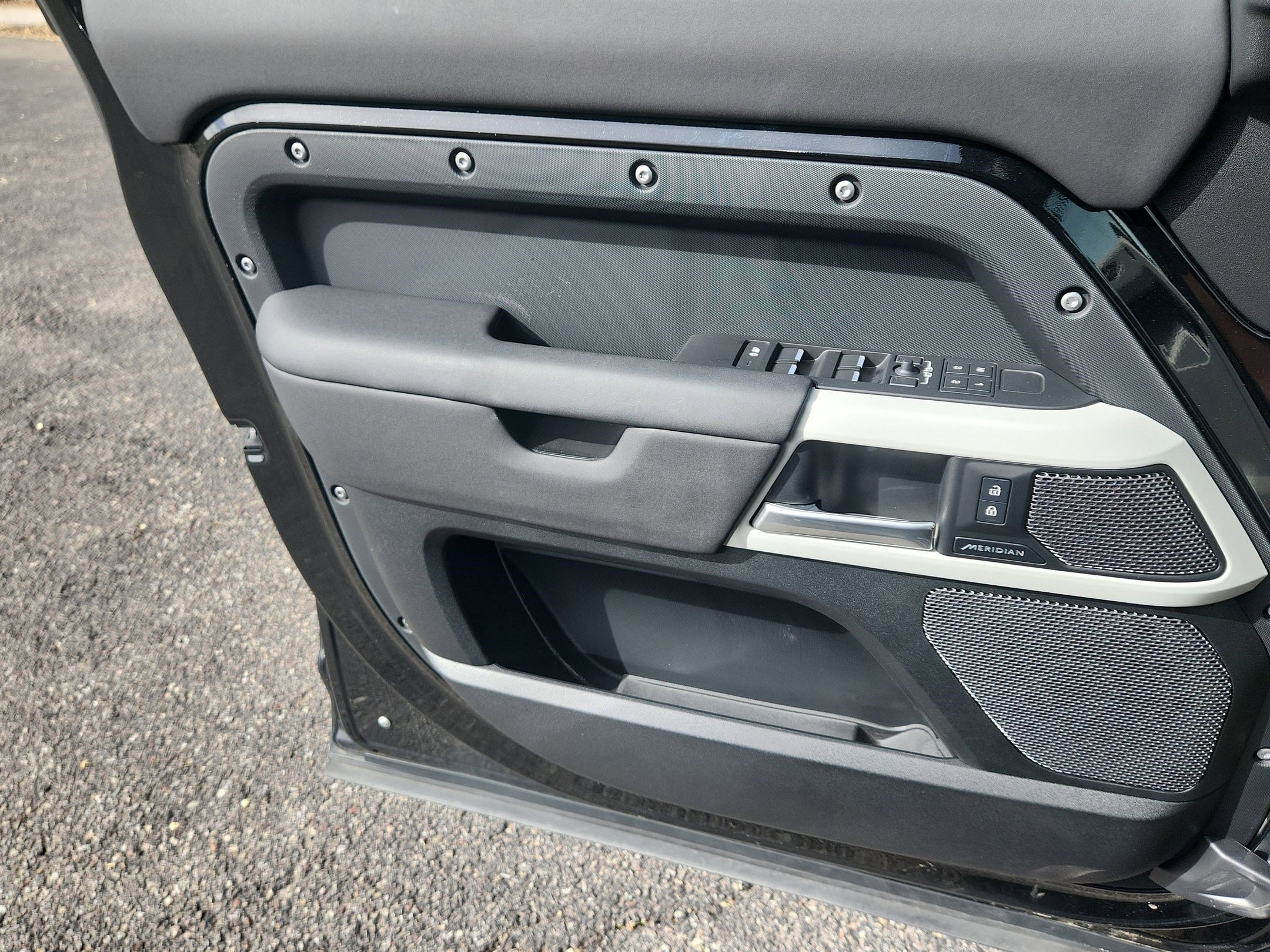 Certified 2024 Land Rover Defender 110 X-Dynamic SE AWD/4WD image 10