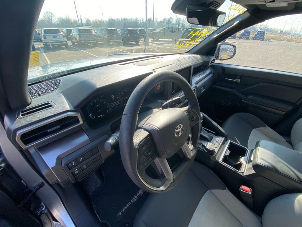 Used 2025 Toyota Tacoma TRD Off-Road image 9