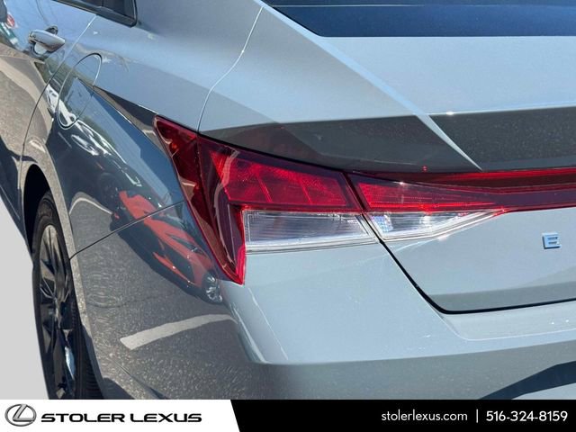 Used 2023 Hyundai Elantra SEL w/ Preferred Accessory Package FWD image 11