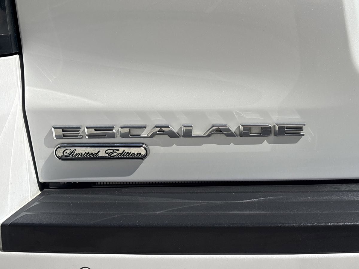 Used 2016 Cadillac Escalade Platinum image 11