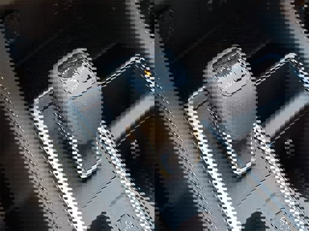 Used 2024 Nissan Pathfinder SV image 15