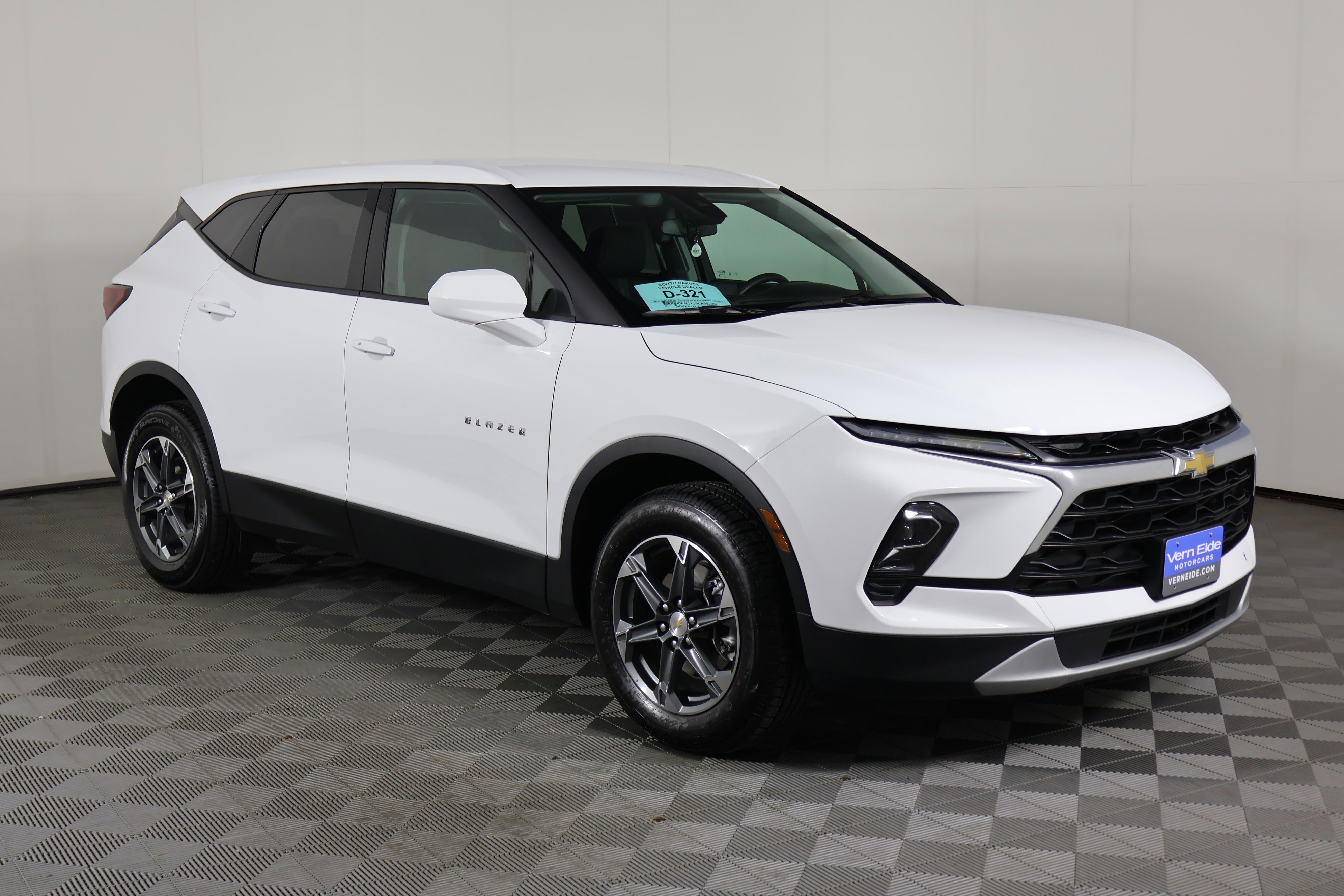 Used 2025 Chevrolet Blazer LT image 4