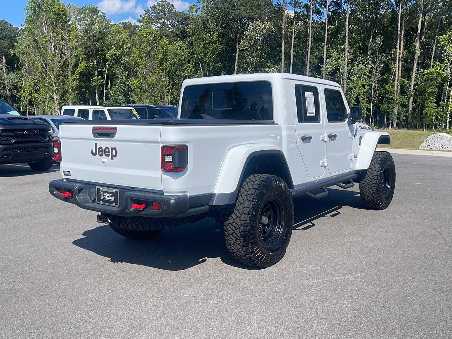 Used 2022 Jeep Gladiator Rubicon w/ LED Lighting Group AWD/4WD image 7