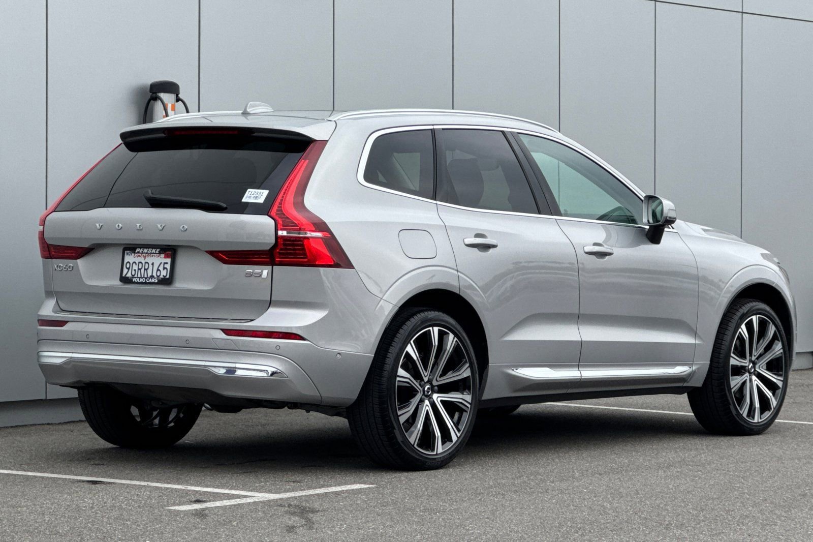 Used 2023 Volvo XC60 B5 Ultimate w/ Protection Package Premier FWD image 5