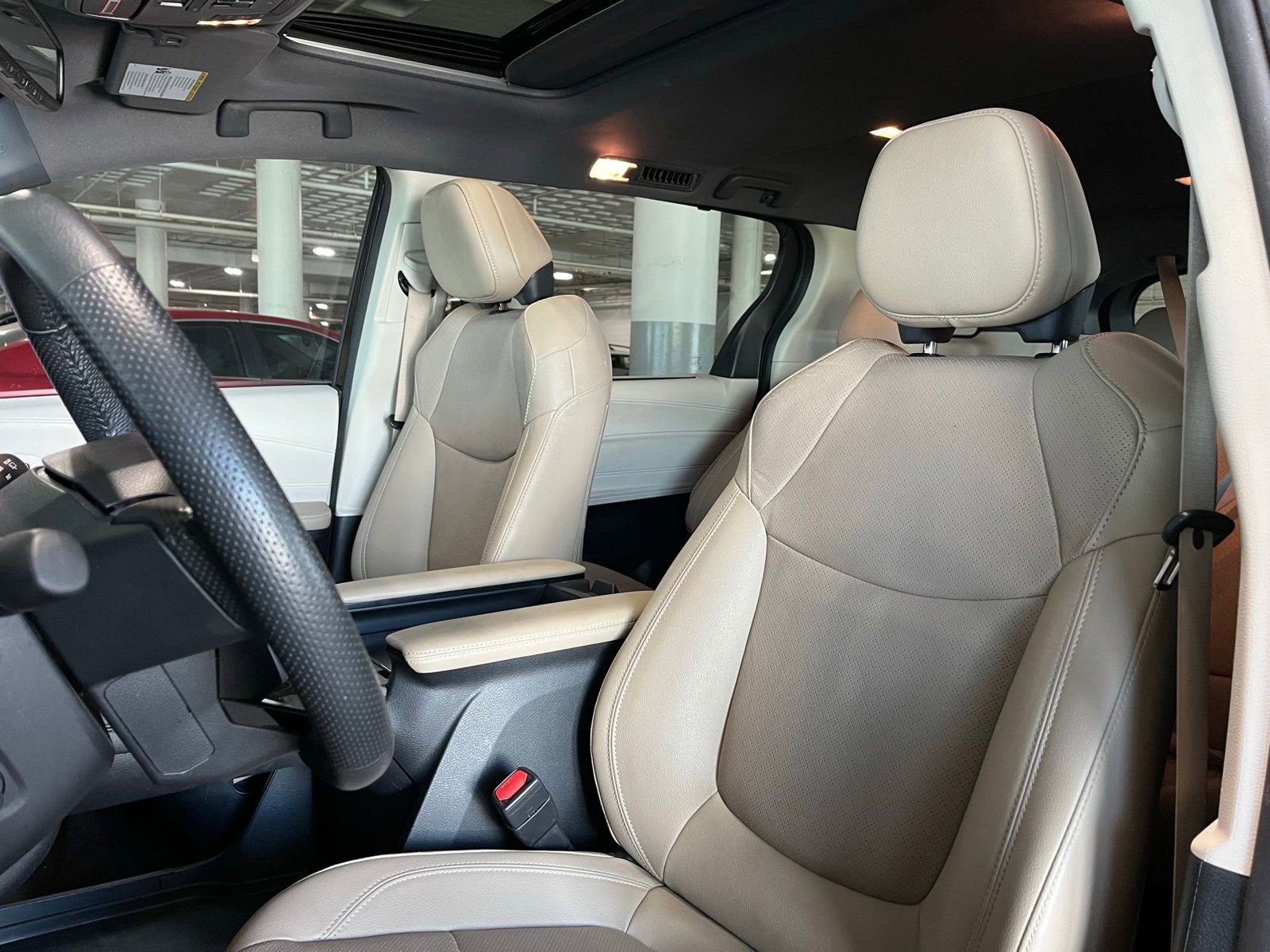 Used 2023 Toyota Sienna Limited FWD image 16